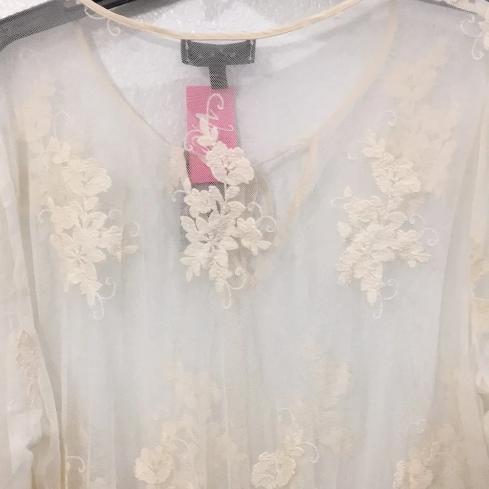 Karen Kane Blouse. - Picture 9 of 12